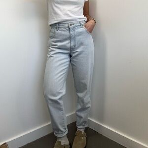 Vintage 80’s Lightwash Blue Denim High Rise Tapered Mom Jeans Size 29 (US 6)